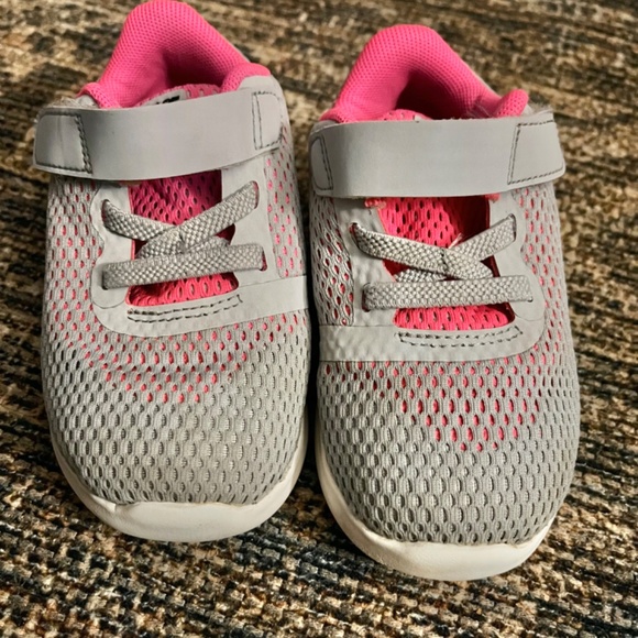 Size 7c girls Nike runners - Picture 2 of 3